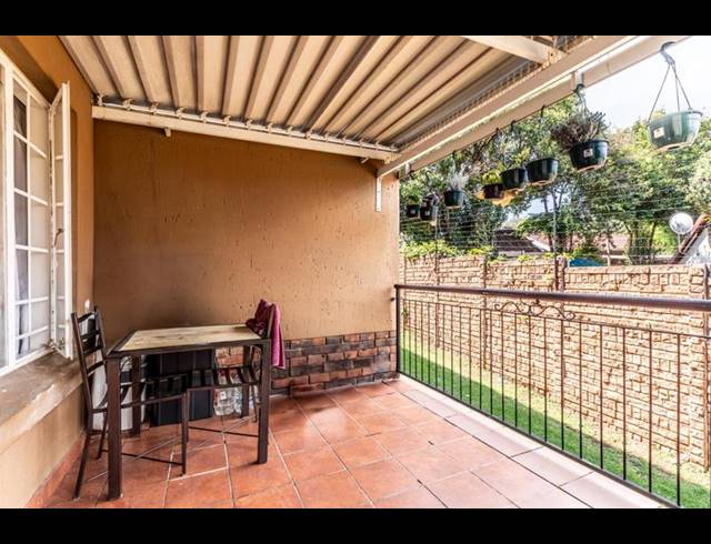 2 BEDROOM TOWNHOUSE FOR SALE IN MEREDALE